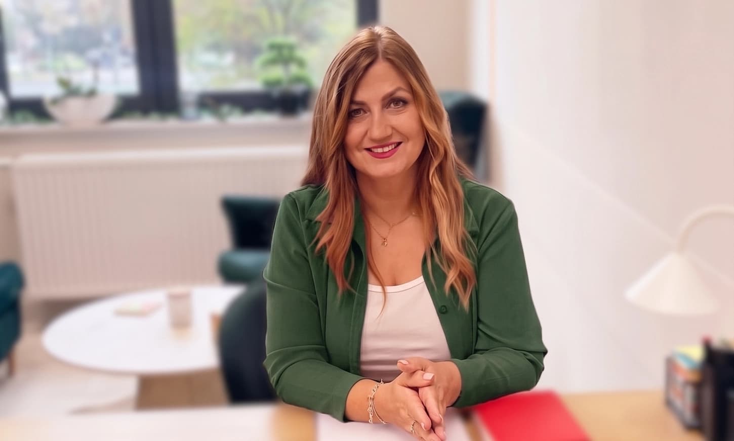 Portret psycholog Barbara Wojnarowska w gabinecie